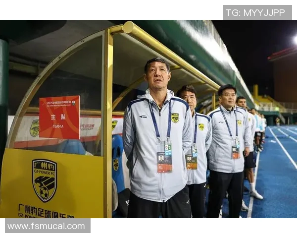 广州足球队团队协作引发热议球迷与专家观点交锋分析